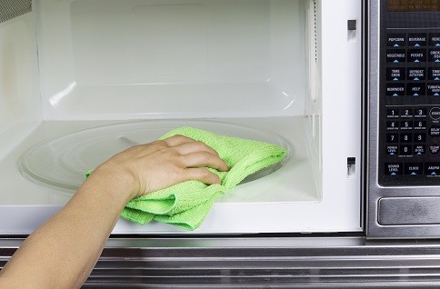 Quick and Easy Cleaning of your Microwave